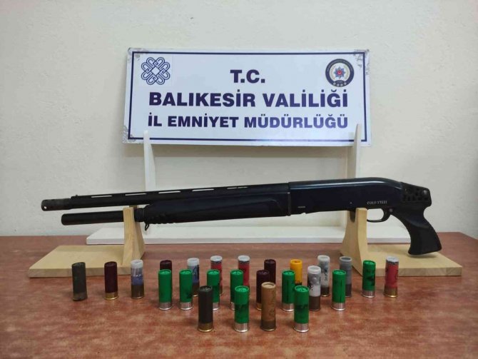 Polis 17 Aranan Şahsı Gözaltına Aldı