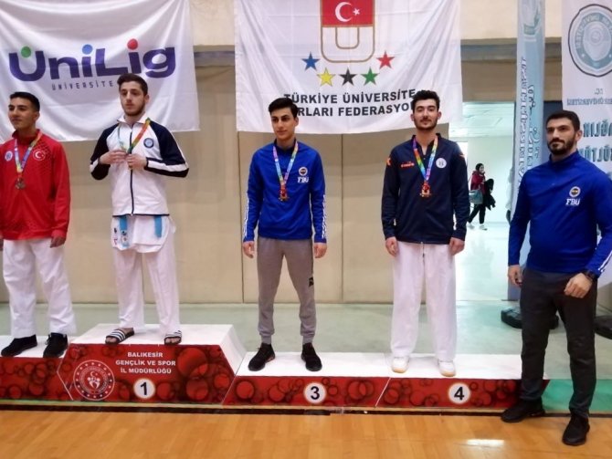 Subü’lü Karatecilerden 4 Madalya