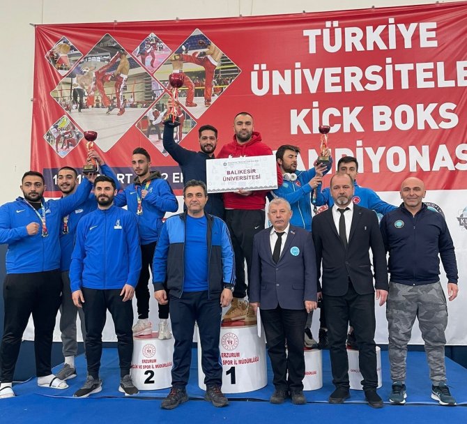 Şampiyon Sporculardan, Rektör Prof. Dr. İ̇lter Kuş’a Ziyaret