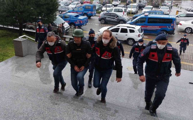 Hakimin Gözünün Önünde 13 Kurşunla Akrabasını Öldüren Şahıs Adliyeye Sevk Edildi