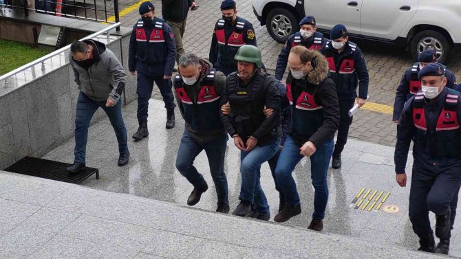 Hakimin Gözünün Önünde 13 Kurşunla Akrabasını Öldüren Şahıs Adliyeye Sevk Edildi