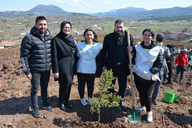 Sındırgı’da Yaklaşık 10 Bin Fidan Toprakla Buluştu