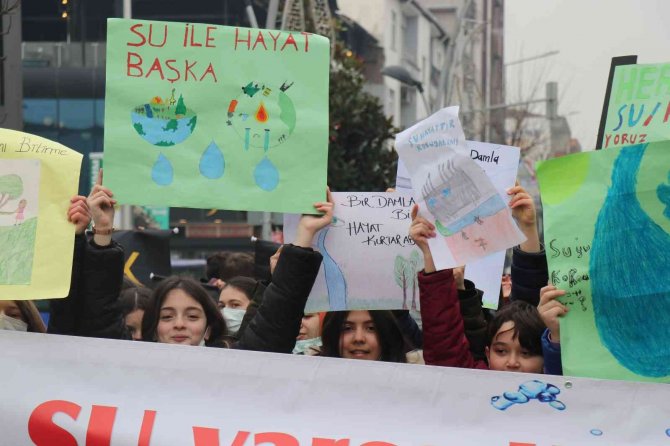 Öğrenciler Suyun Önemine Dikkat Çekmek İçin Bakın Ne Yaptılar