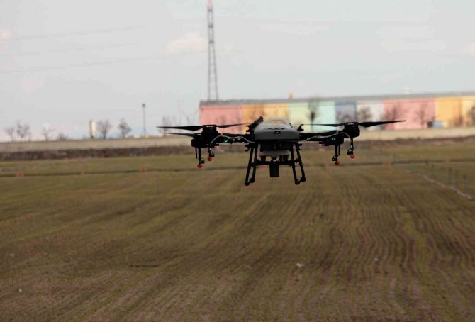 Tarımda Dron İle İlaçlama Verim Kaybını Engelliyor