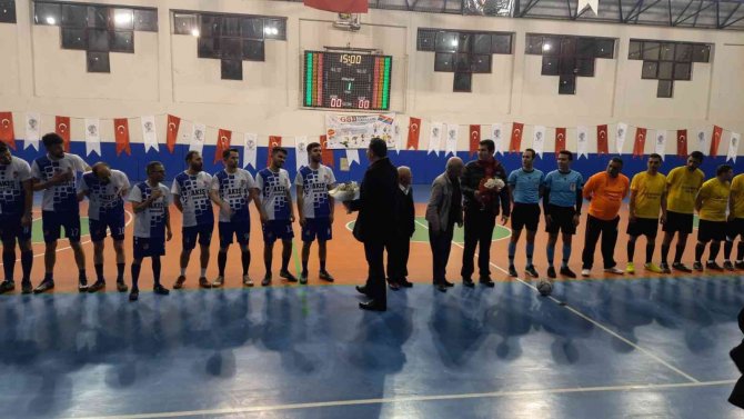 Tavas’ta Futsal Turnuvasında Kupayı Akyarspor Kazandı