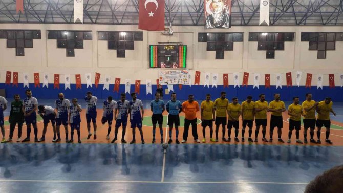 Tavas’ta Futsal Turnuvasında Kupayı Akyarspor Kazandı