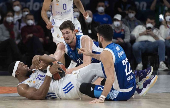 Thy Euroleague: Anadolu Efes: 93 - Real Madrid: 90
