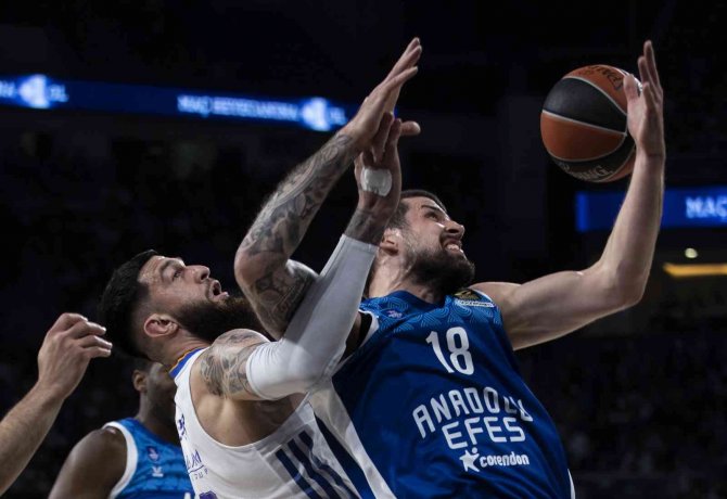 Thy Euroleague: Anadolu Efes: 93 - Real Madrid: 90