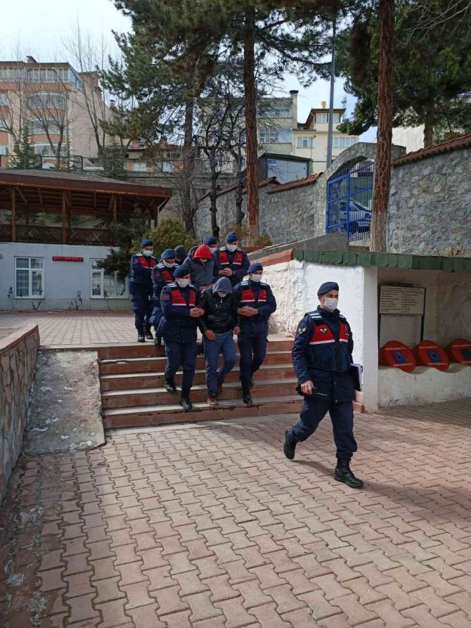Ormanlık Alandaki Tel Çitleri Çalan Şahıslar Yakayı Ele Verdi: 3 Gözaltı