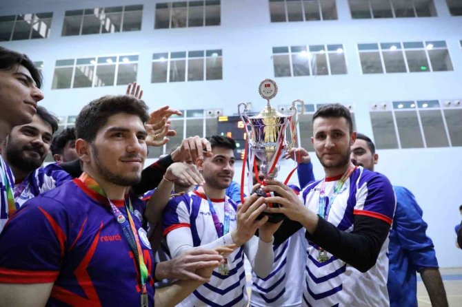 Bartın Üniversitesi Erkek Voleybol Takımı 1. Lig Şampiyonu Oldu