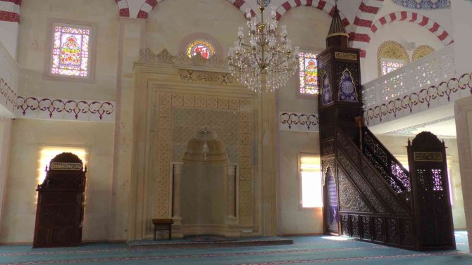 Camide Sabahlayan Hırsız Sadaka Kutusundaki Paraları Çalıp Kayıplara Karıştı
