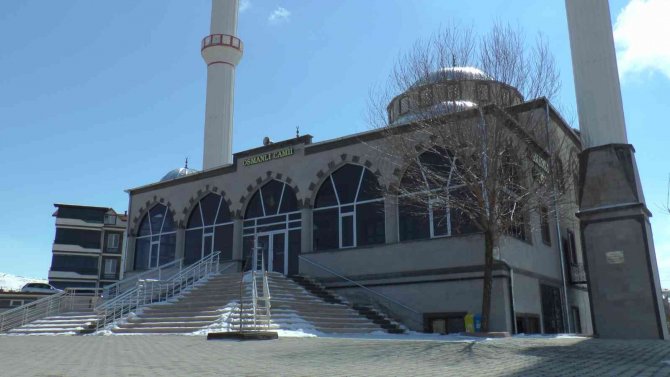 Camide Sabahlayan Hırsız Sadaka Kutusundaki Paraları Çalıp Kayıplara Karıştı