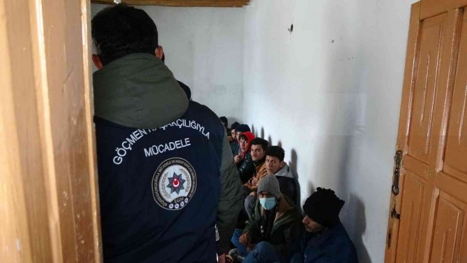 Van Polisinden Şok Operasyon: 28 Kaçak Göçmen Yakalandı