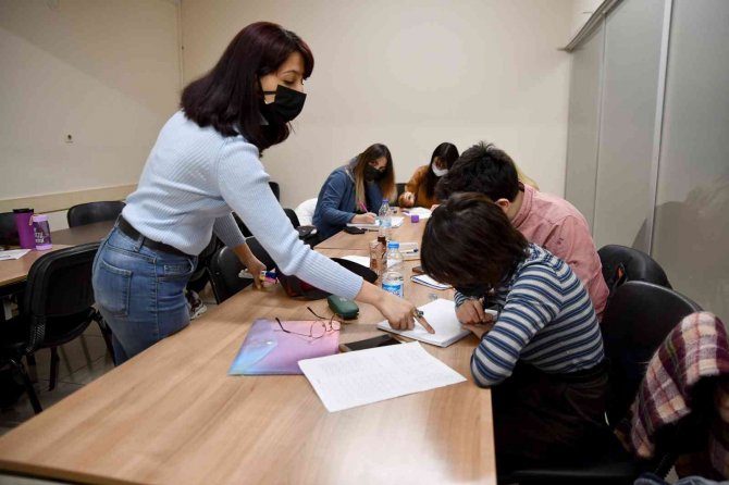 Gençler Tepebaşı’nda Japonca Öğreniyor