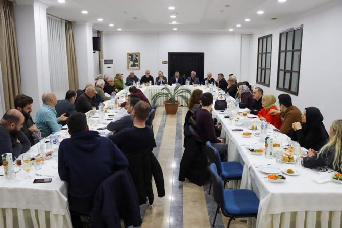 Ak Parti Yalova İ̇l Başkanı Bağatar, Çerkes Birliği Derneği Yönetimine Projeleri Anlattı
