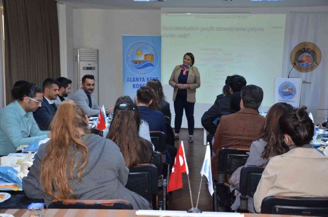 Alanya Gençlik Çalıştayı’nda Sorunlar Masaya Yatırıldı