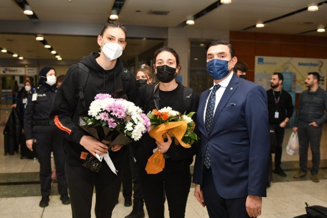 Şampiyon Eczacıbaşı Dynavit’e Coşkulu Karşılama