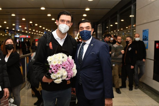 Şampiyon Eczacıbaşı Dynavit’e Coşkulu Karşılama