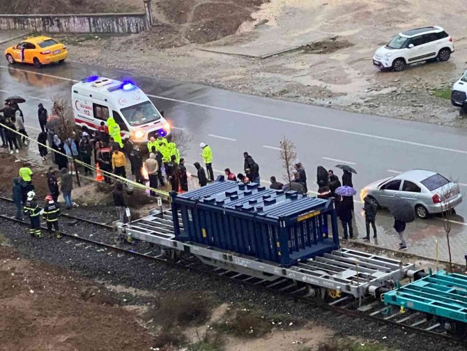 Batman’da Hemzemin Geçitte Kaza: 17 Yaşındaki Genç Hayatını Kaybetti