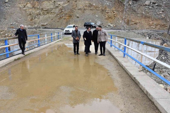 Sason’da Bol Yağışlı Geçen Kış Mevsiminin Ardından Tahrip Olan Yol Ve Yapılar Tespit Edildi