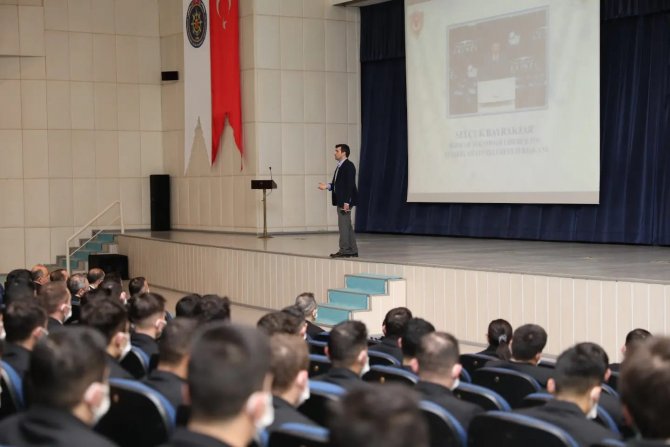 Selçuk Bayraktar, Yalova’da Genç Bahriyelilerle Buluştu