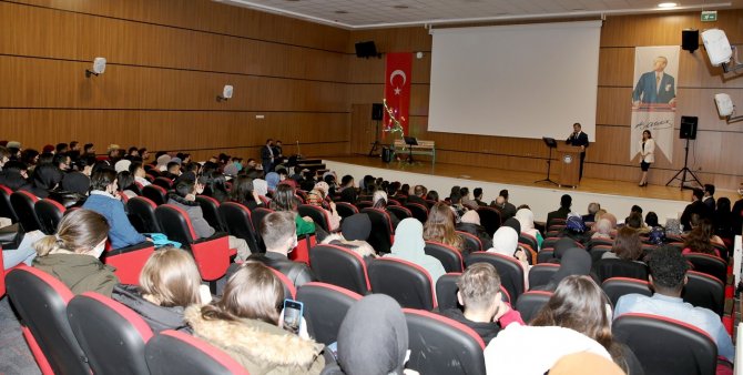 Dünya Şiir Günü’nü Vali Ayaz Ve Rektör Çiftçi Şiir Seslendirerek Kutladı