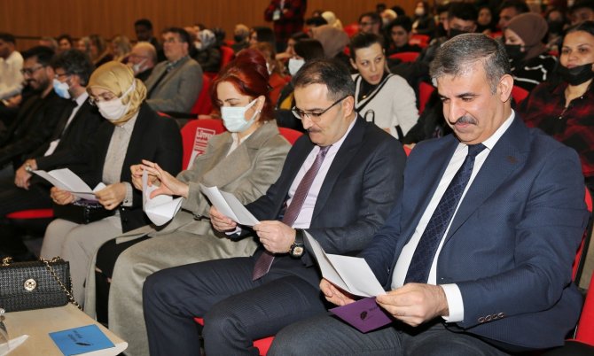 Dünya Şiir Günü’nü Vali Ayaz Ve Rektör Çiftçi Şiir Seslendirerek Kutladı