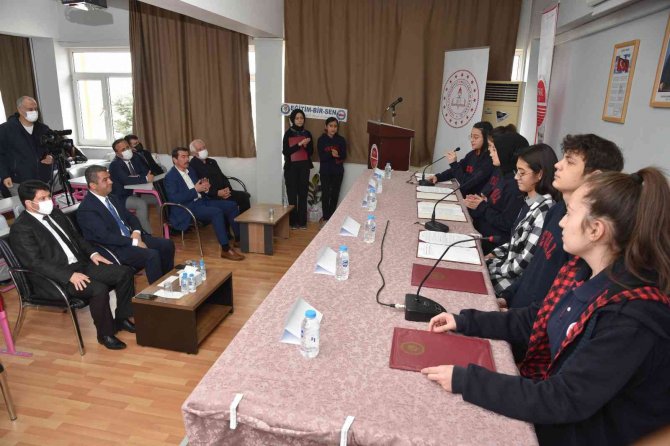 Anadolu Mektebi Yazar Okumaları Öğrenci Paneli Yapıldı