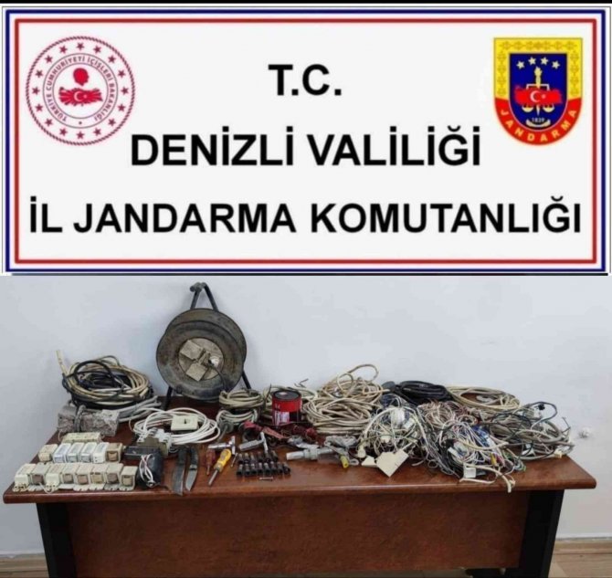 Hırsızlık İçin Girdikleri Fabrikada Suçüstü Yakalandılar