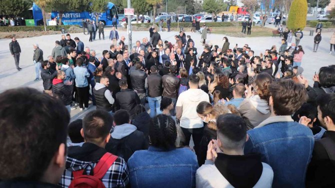 Muharrem İ̇nce, Denizli’de Esnaf Ve Öğrencilerle Bir Araya Geldi