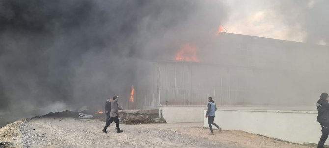 Yedek Parça Deposunda Korkutan Yangın