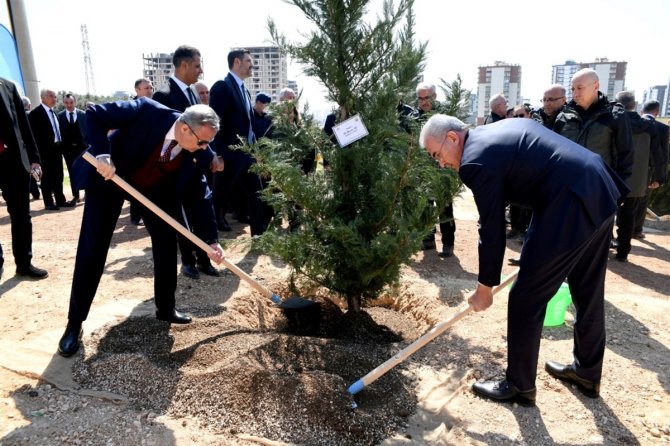 Mersin’de Fidanlar Toprakla Buluştu