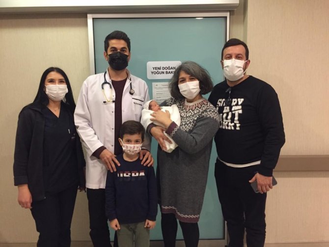 31 Haftalıkken 1 Kilo 370 Gram Doğan Tanem Bebek Sağlığına Kavuştu