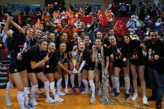 Eczacıbaşı Dynavit, Cev Kupası Final Maçında Deplasmanda Karşılaştığı Mtv Stuttgart’ı Setlerde 3-1 Mağlup Ederek Şampiyon Oldu.
