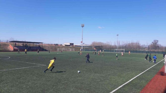 Futbol Maçında Kavga; 2 Hakem Yaralandı, 6 Kişi Gözaltına Alındı