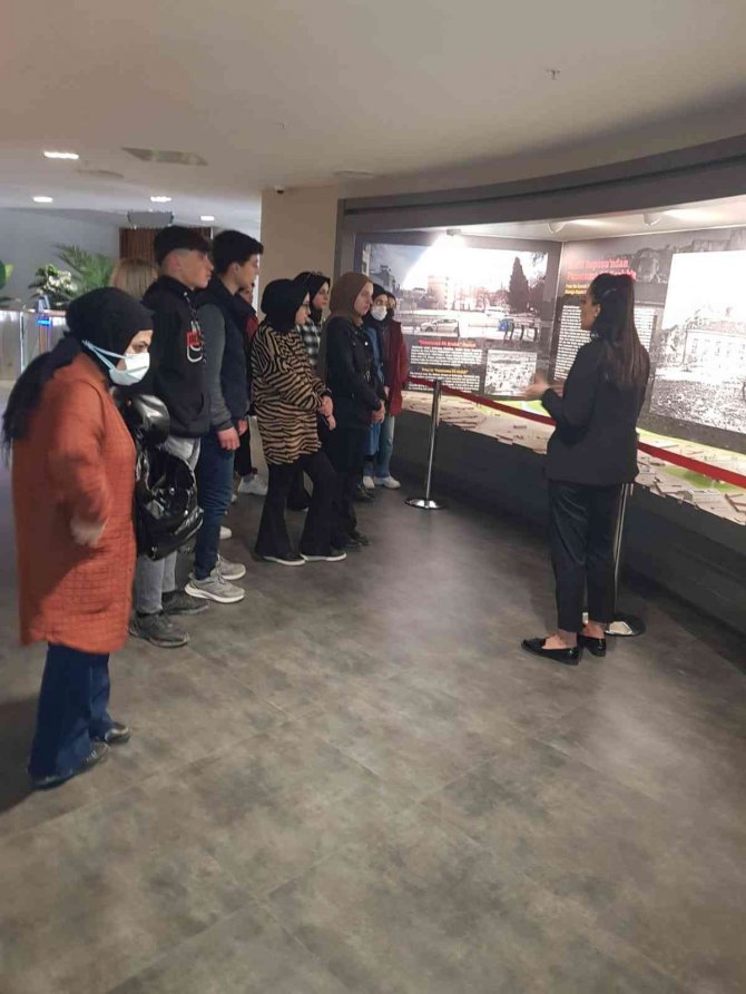 Yazıkonak Belediyesi Öğrencileri 25 Aralık Panorama Müzesine Götürdü