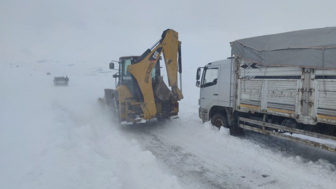 Aşkale’de Aniden Bastıran Tipi Geçit Vermedi