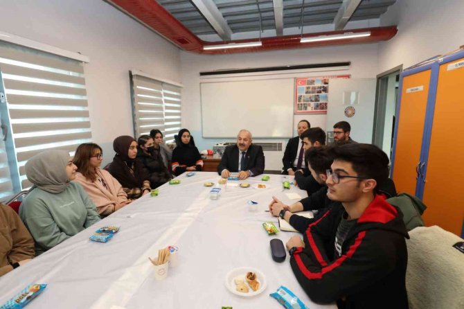 Başkan Büyükgöz, Gençlerle Buluştu