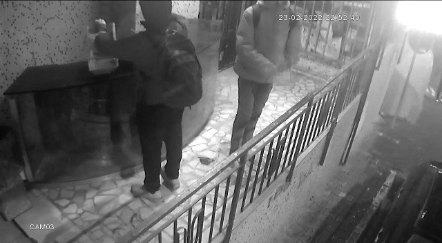 Ümraniye’de Pişkin Kafes Hırsızları: Güvenlik Kamerasına El Hareketi Çekti