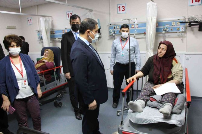 Amasya’da Devrilen Minibüsteki 19 Tarım İşçisi Tedavi Altında