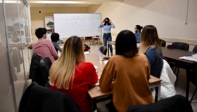 Gençler Tepebaşı’nda Japonca Öğreniyor