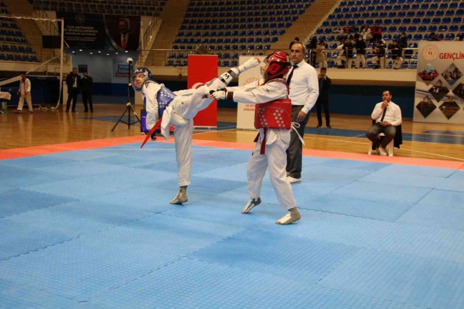 350 Taekwandocunun Katıldığı Müsabaka Sona Erdi