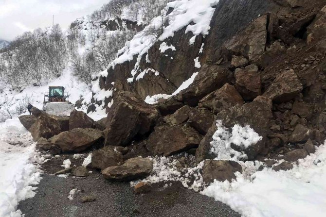 Gümüşhane’de Kapalı Köy Yolu Kalmadı