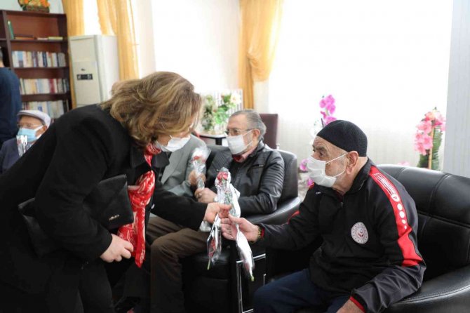 Elazığ Valisi Toraman Yaşlılarla Bir Araya Geldi