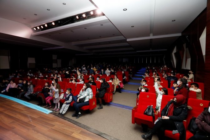 İ̇negöl’de 6 Günlük Tiyatro Festivali Başladı