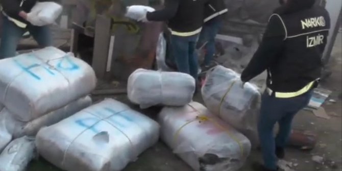 İ̇zmir’de Torbacı Çiftliğine Baskın: Yüklü Miktarda Uyuşturucu Ele Geçirildi