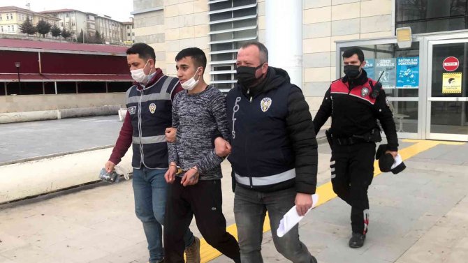 Elazığ’da Turisti Ve Yoldan Geçen Birini Yaralayan Suç Makinesi Tutuklandı