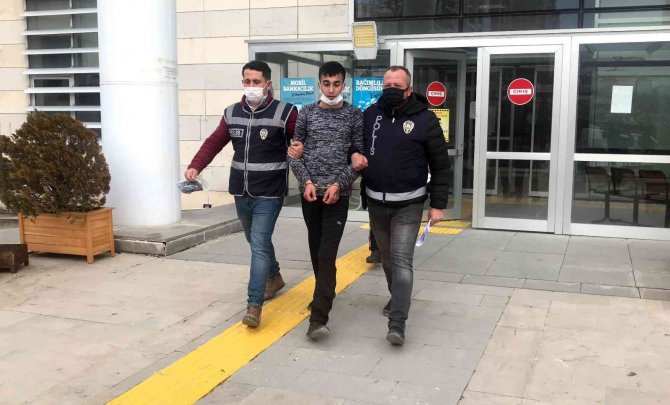 Elazığ’da Turisti Ve Yoldan Geçen Birini Yaralayan Suç Makinesi Tutuklandı