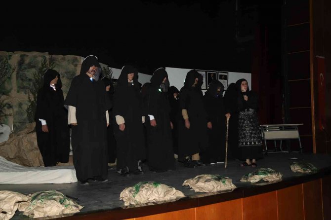 Kahta’da ‘Yer Ayrı Ruh Aynı’ Tiyatro Etkinliği Düzenlendi
