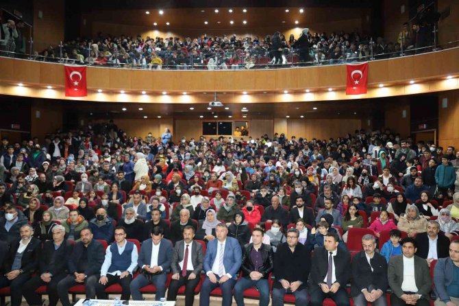 Kahta’da ‘Yer Ayrı Ruh Aynı’ Tiyatro Etkinliği Düzenlendi
